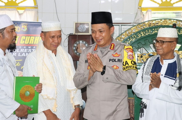 Safari Jumat Keliling Di Masjid Jami Al Anwar, Kapolresta Bandar Lampung Ajak Masyarakat Tetap Jaga Kerukunan Usai Pemilu