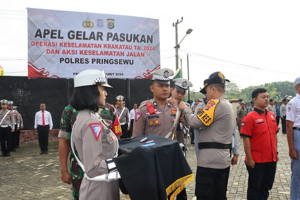 Pimpin Apel gelar Pasukan Operasi Keselamatan, Kapolres Pringsewu Imbau Pengendara Tertib Berlalu Lintas