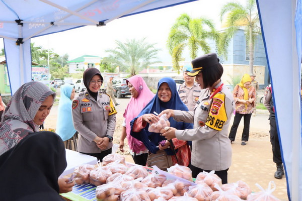 Polres Pesawaran Gelar Pasar Murah dan Cek Pasokan Gas LPG Jelang Lebaran