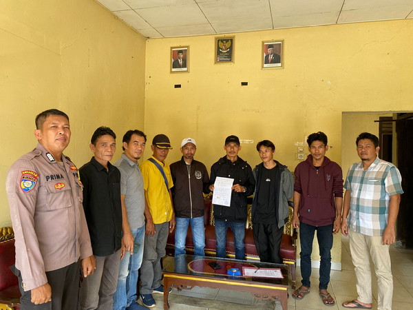Bapak dan Anak Pelaku Penganiayaan Berdarah Di Pagelaran Utara Pringsewu Menyerahkan diri