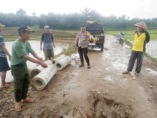Bripka Leonardo, Sosok Polisi Penuh Dedikasi: Menyelamatkan Akses, Menyelamatkan Nyawa
