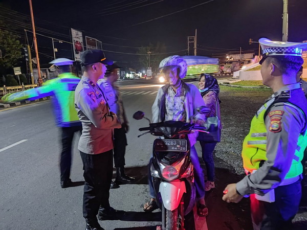 Polres Tulang Bawang Gelar Patroli dan Razia Perbatasan di Malam Akhir Pekan