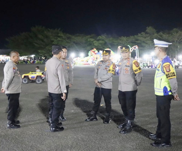 Kapolres Mesuji Di Dampingi Waka Polres Dan Para PJU Melaksanakan Monitoring Malam Takbir Hari Raya Idul Adha 1445 H
