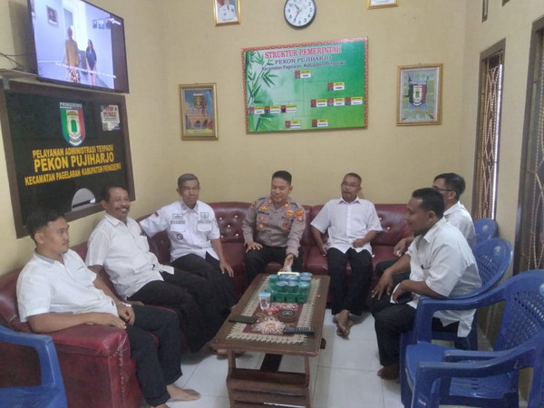 Kapolsek Pagelaran Laksanakan Sambang Kamtibmas untuk Perkuat Sinergi dengan Aparatur Pekon