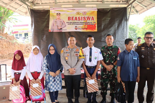 Hari Bhayangkara Ke-78, Polres Mesuji Serahkan Bea Siswa, Kursi Roda, Pencegahan Stunting Dan Penanaman Pohon