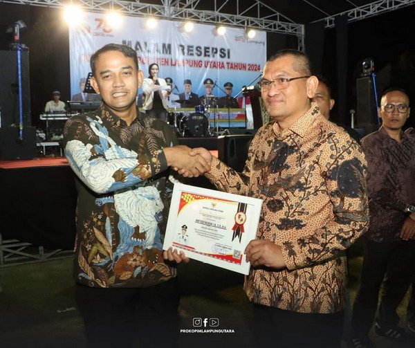 Hari Bhayangkara Ke 78, Kapolres Lampung Utara Terima Penghargaan