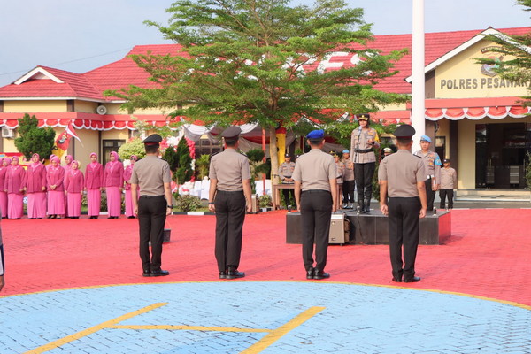 Kapolres Pesawaran Pimpin Upacara Kenaikan Pangkat 14 Personil Polri