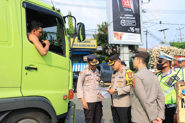 Melintas di Jalinsum Pulahan Truk Odol di Tilang Polres Lampung Utara