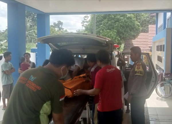 Pencarian Hari ke-2, Polsek Bengkunat Polres Pesisir Barat Evakuasi Nelayan Korban Tenggelam