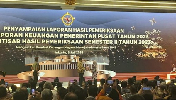 Jokowi Terima Laporan Hasil Pemeriksaan Keuangan Pemerintah 2023, Raih WTP