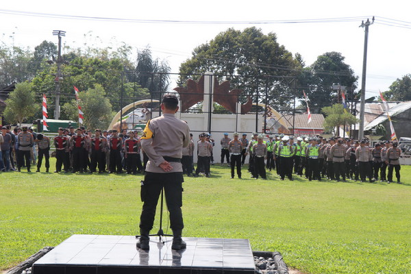 Apel Siaga "235 Personil Polres Lampung Barat Siap Amankan Kunjungan Presiden Jokowi"