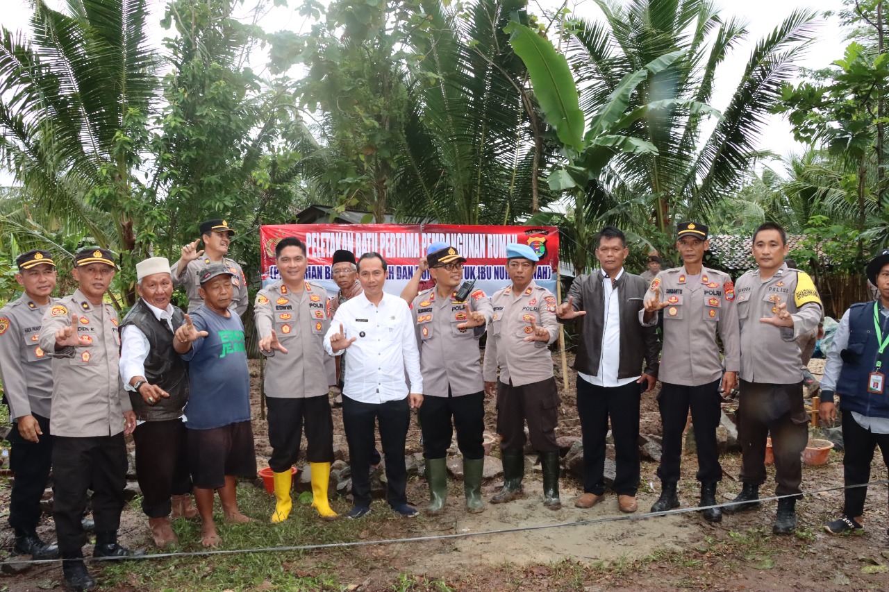 Kapolres Lampung Selatan AKBP Edwin mulai pembangunan rumah untuk Nenek Nurhasanah