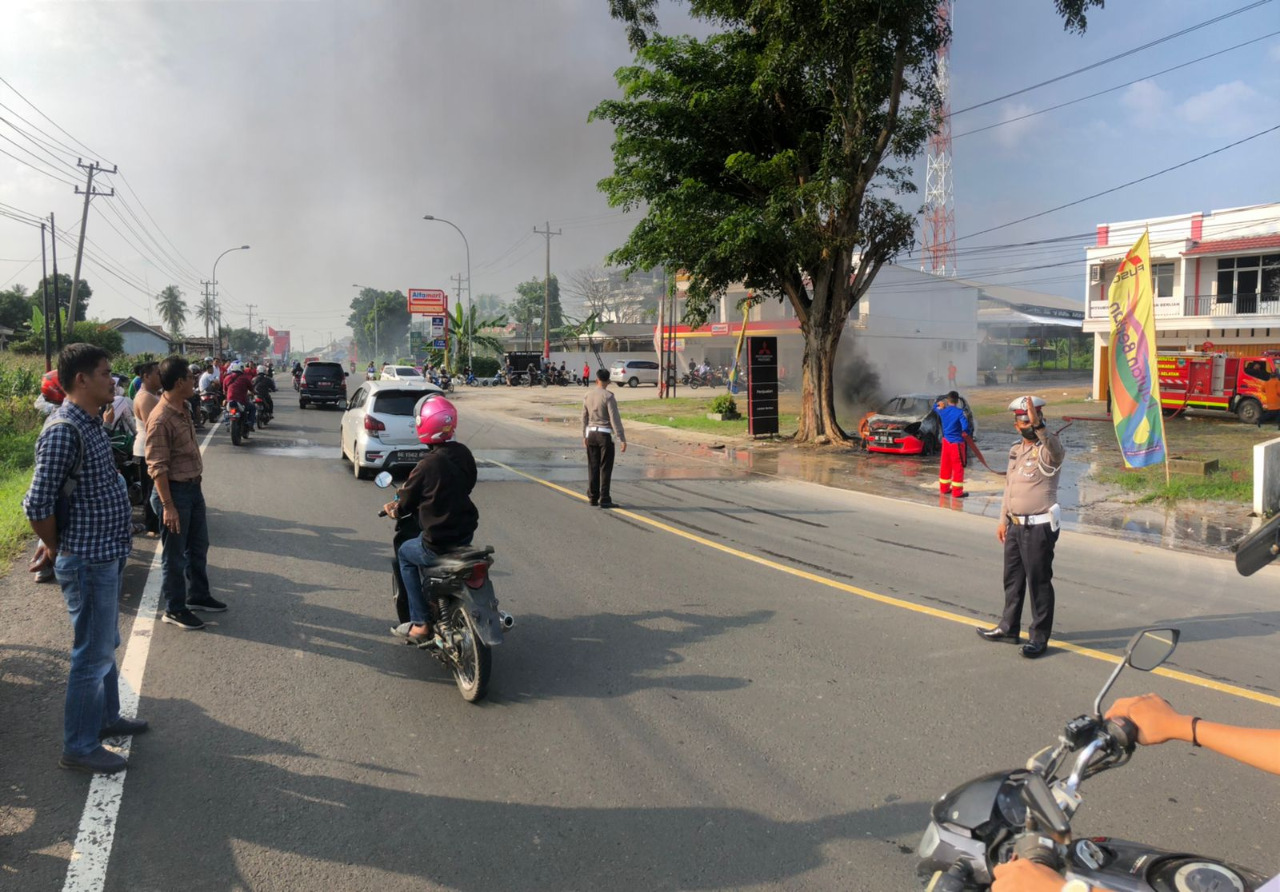 Polres Lampung Selatan amankan TKP Kebakaran Mobil