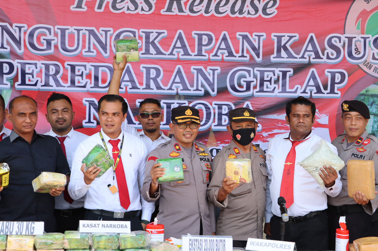 Tim Buser Sat Narkoba Res Lamsel gagalkan peredaran 30,4 Kg sabu,19 Kg ganja dan 20 ribu pil ekstasi