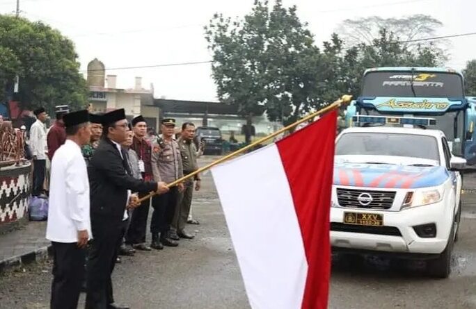 Polres Lampung Tengah Kerahkan Personel Pengamanan Pemberangkatan Calon Jamaah Haji Tahun 1443 H / 2022 M