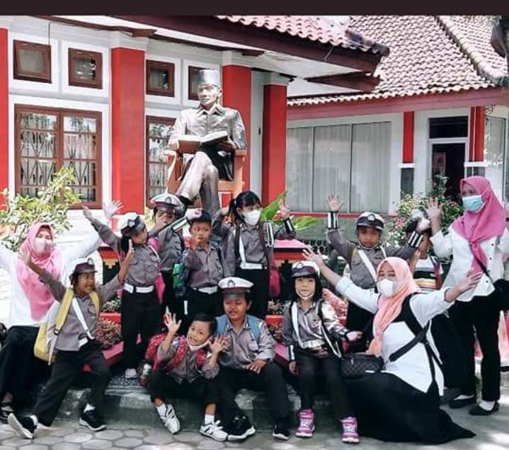 1 Dasawarsa Kiprah TK Kemala Bhayangkari Lamsel, Kenalkan Pendidikan Ramah Anak