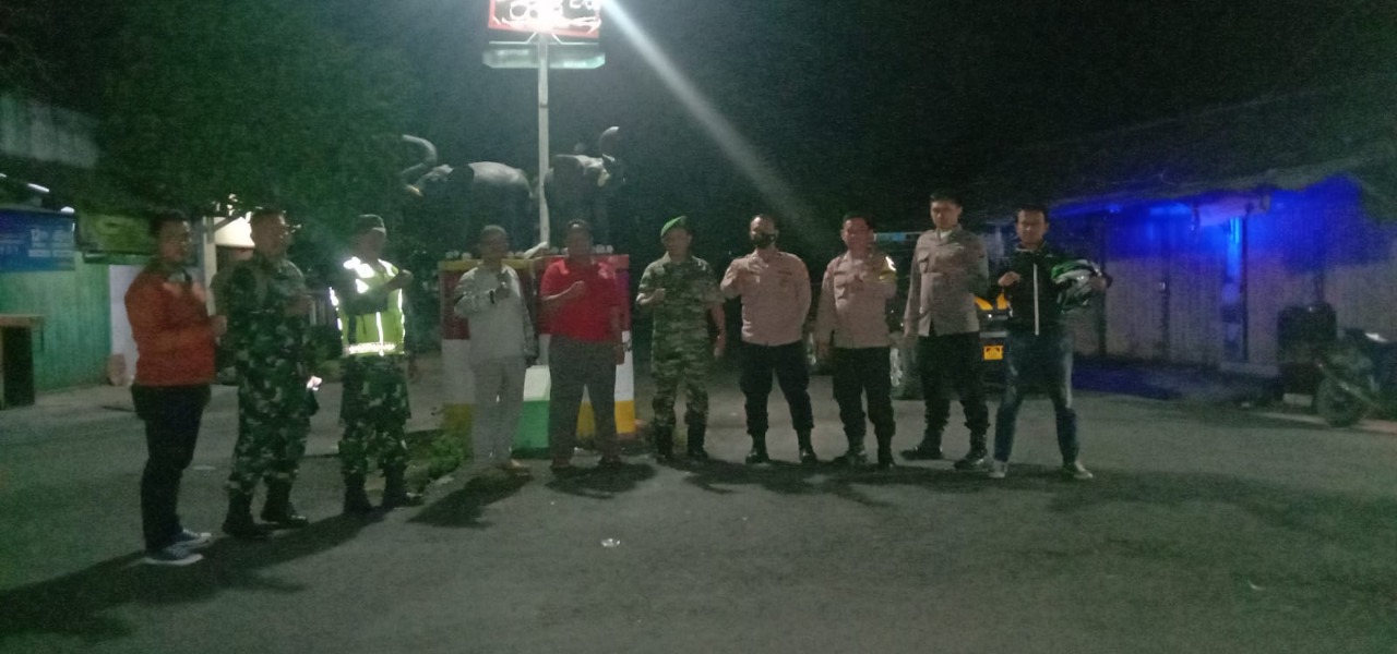 Bhabinkamtibmas Polda Lampung dan Babinsa patroli sambangi poskamling