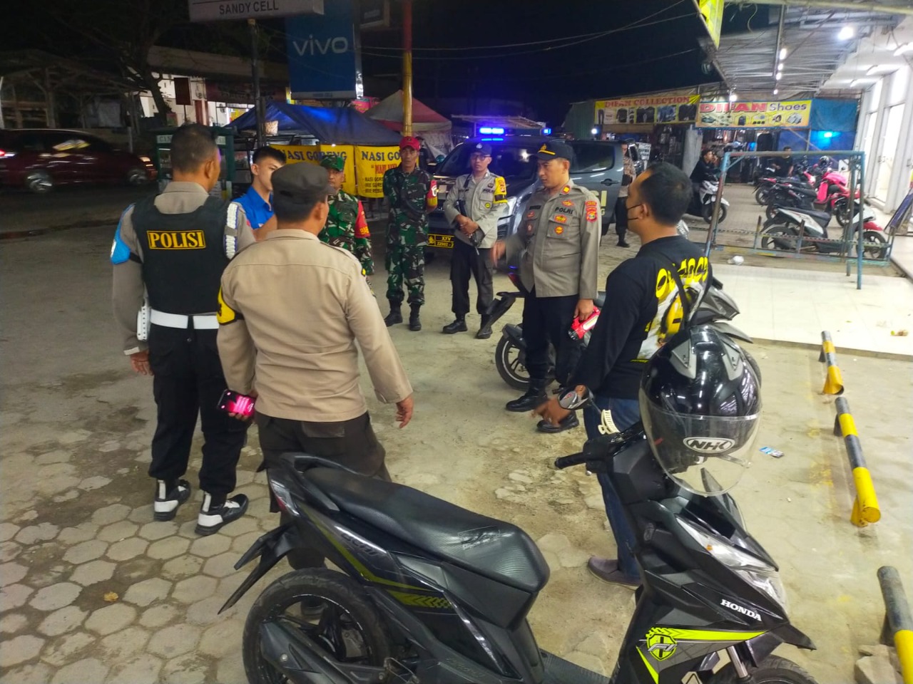 Polsek Jati Agung dan TNI gelar Patroli Gabungan, Minggu Dinihari.