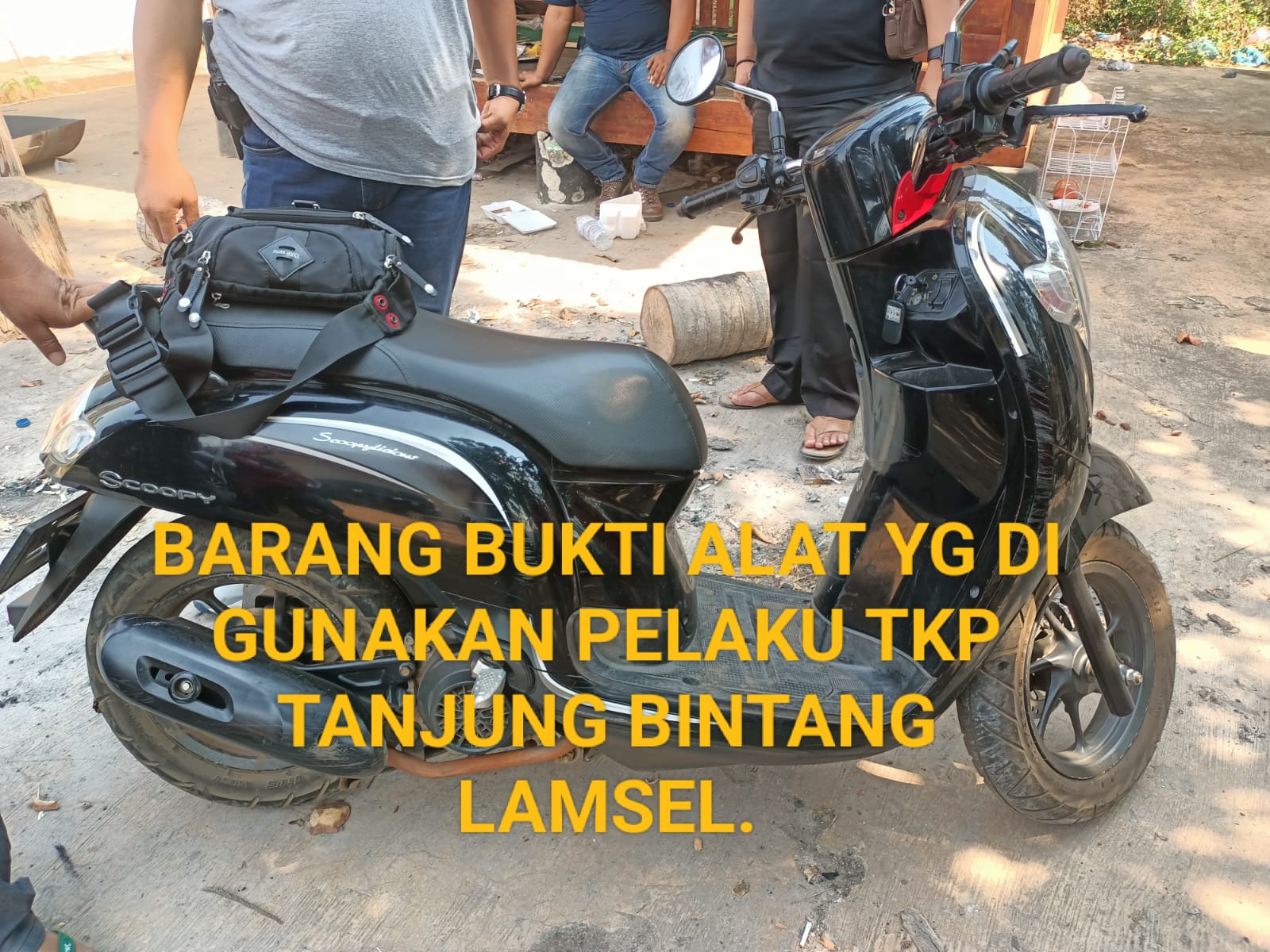 Dua pelaku curat ditangkap, gara – gara curi sepeda motor warga saat sadap karet.