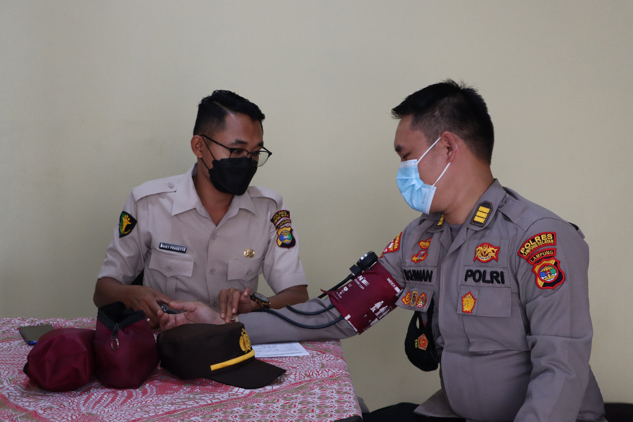 HUT Bhayangkara 76,  Sebanyak 102 Personil Polres Lampung Selatan Ikuti Donor Darah