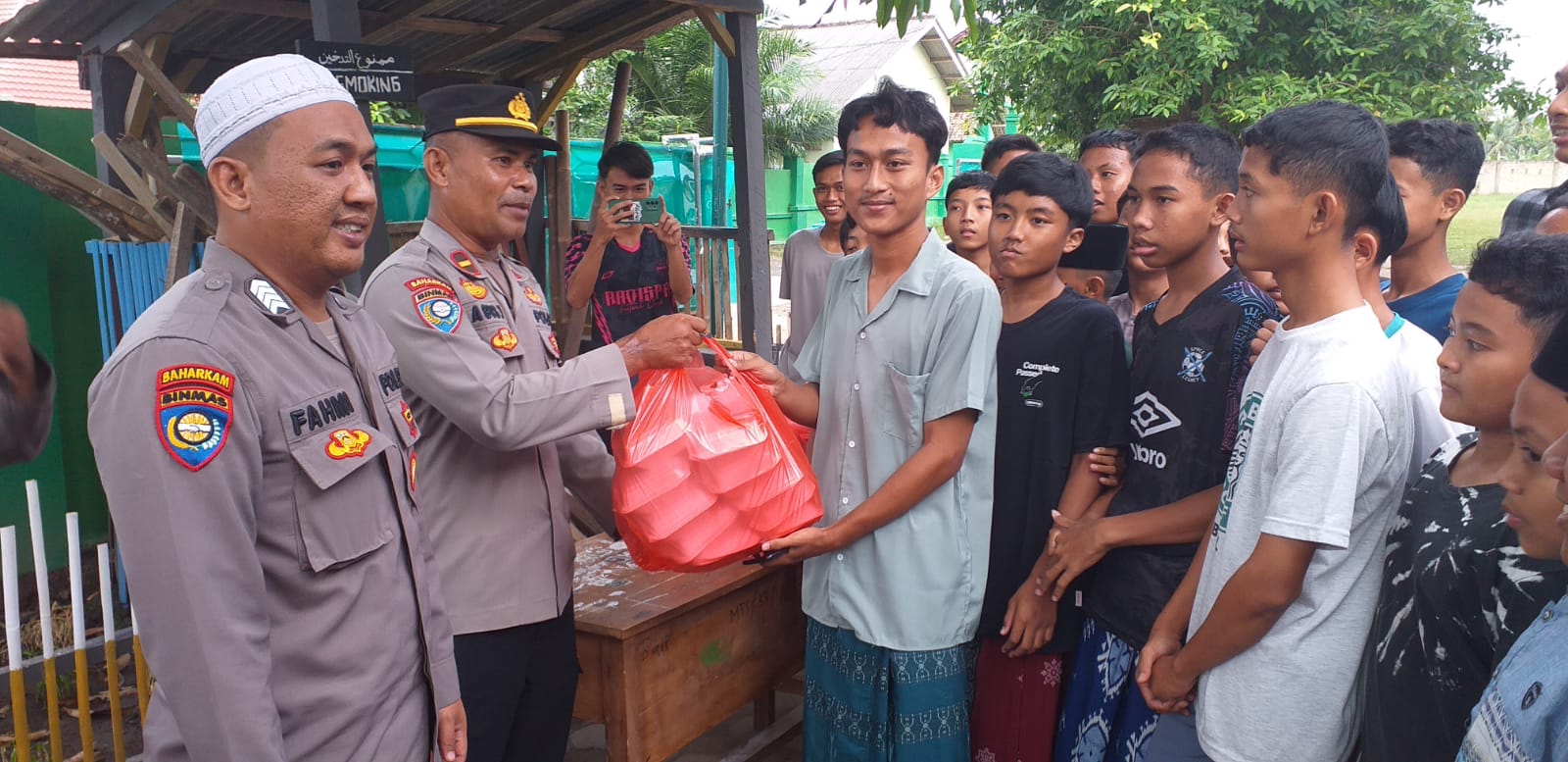 Indahnya Ramadhan, Polres Lampung Selatan Gelar Bakti Sosial di Pondok Pesantren