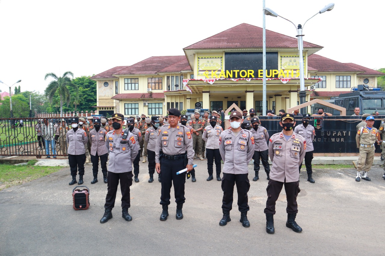 Polres Lampung Timur Amankan Aksi Unjuk Rasa Aparatur Desa