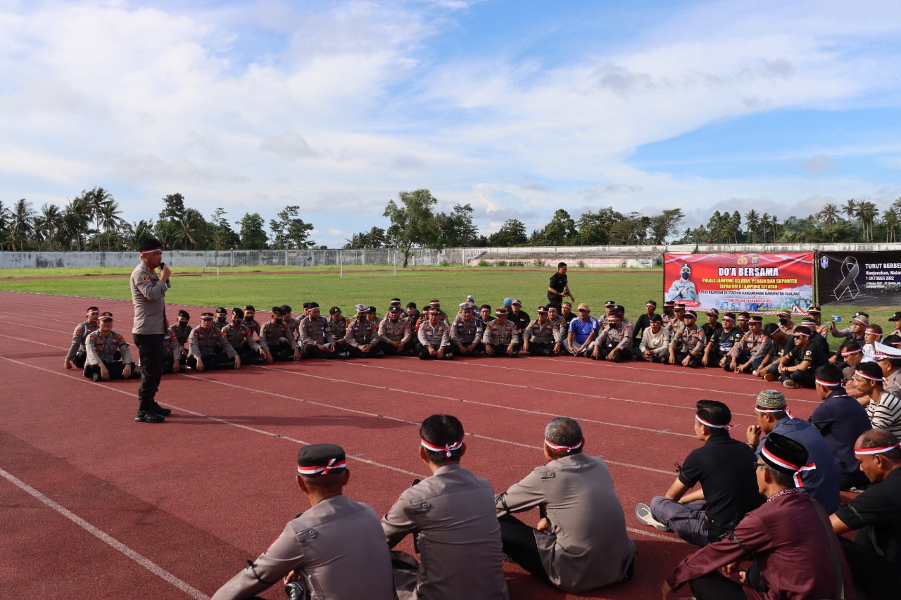Aksi Solidaritas dan Doa Bersama Polres Lampung Selatan Dengan Pemaim dan Supporter Sepak Bola