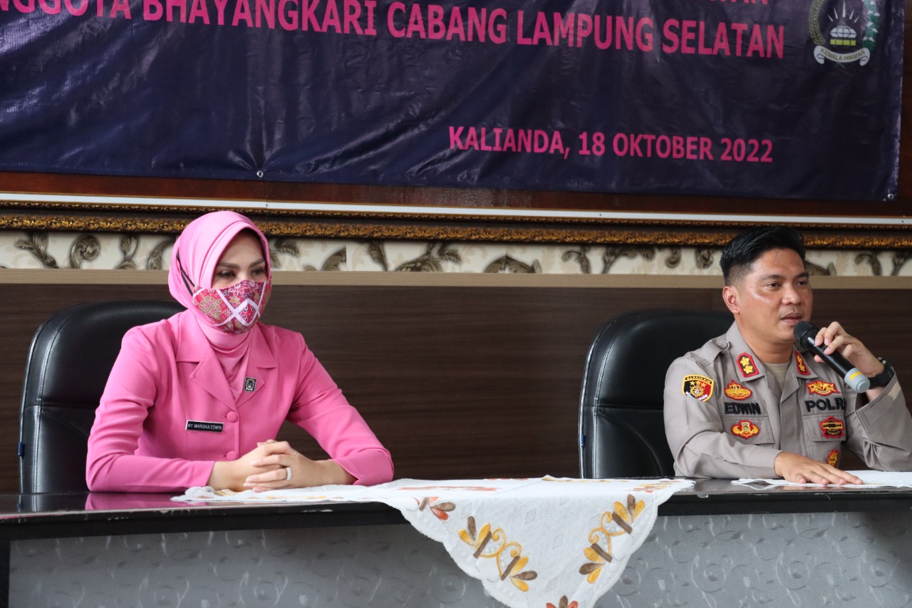 Bhabinkamtibmas dan Bhayangkari terima arahan dari Kapolres Lampung Selatan
