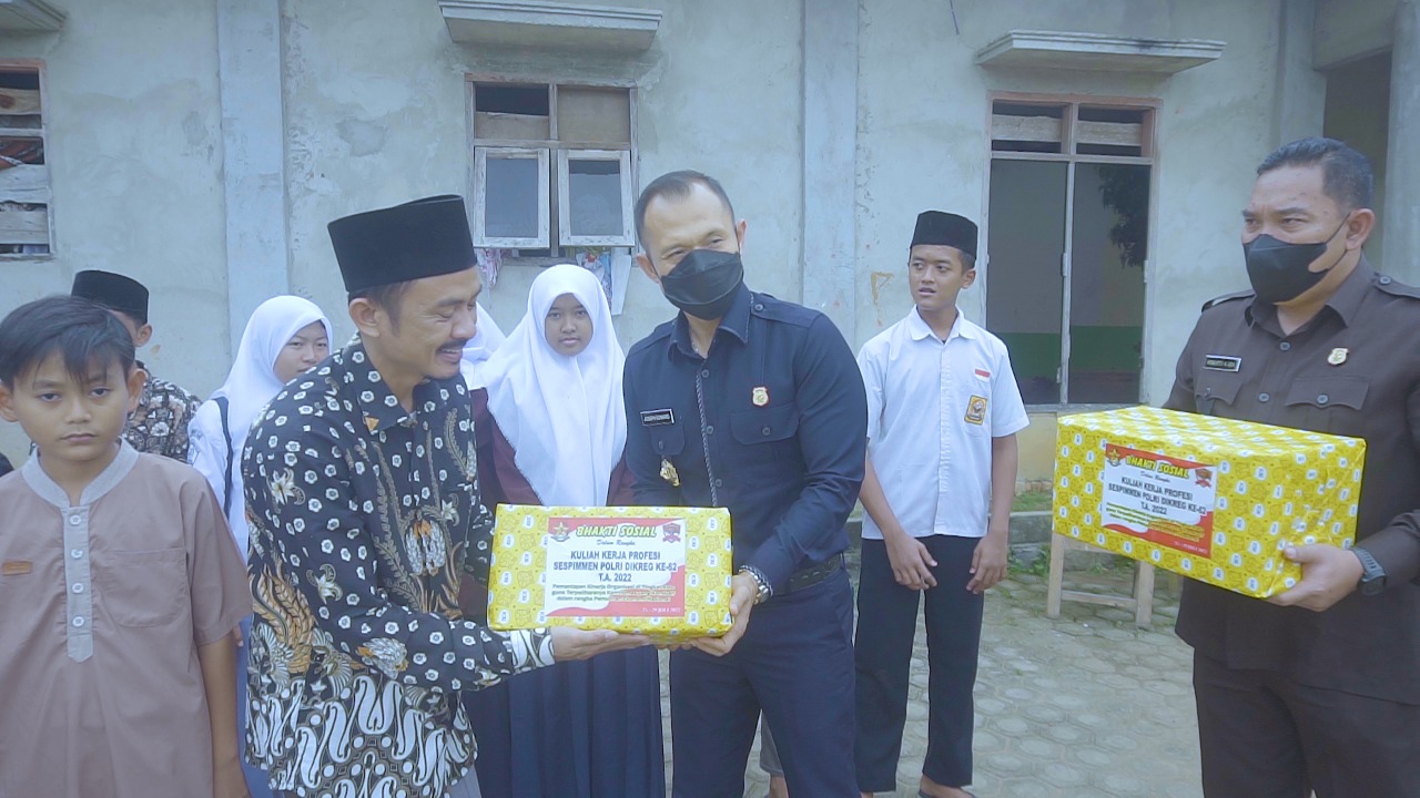 Serdik Sespimmen Polri Angkatan 62 berikan Bansos di Lampung Timur