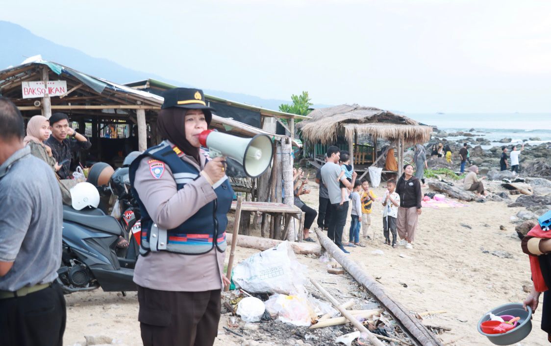 Binmas Polres Lampung Selatan Berikan Himbauan Kepada Pengunjung Tempat Hiburan