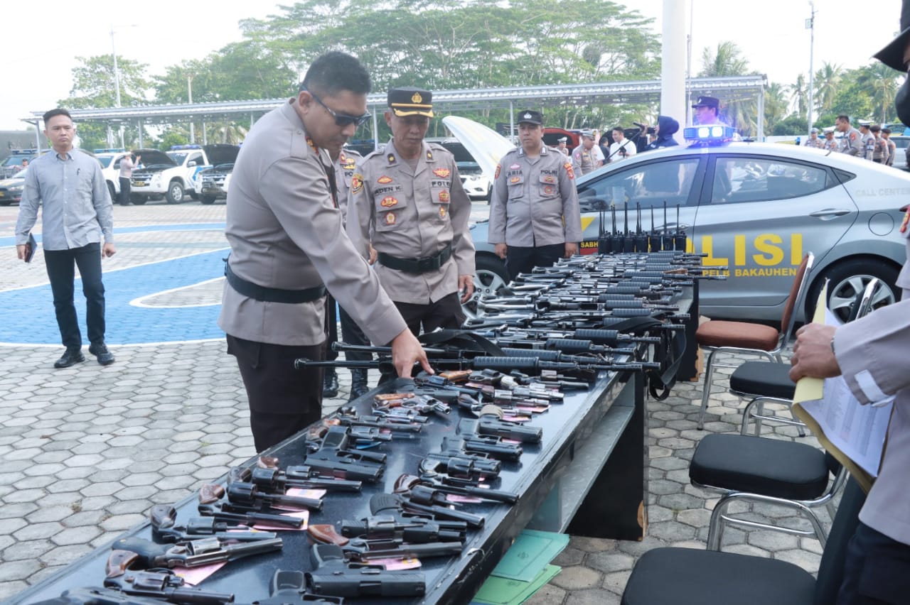 AKBP Yusriandi Yusrin Kapolres Lamsel, periksa sarpras hadapi pengaman Pilkades Serentak.