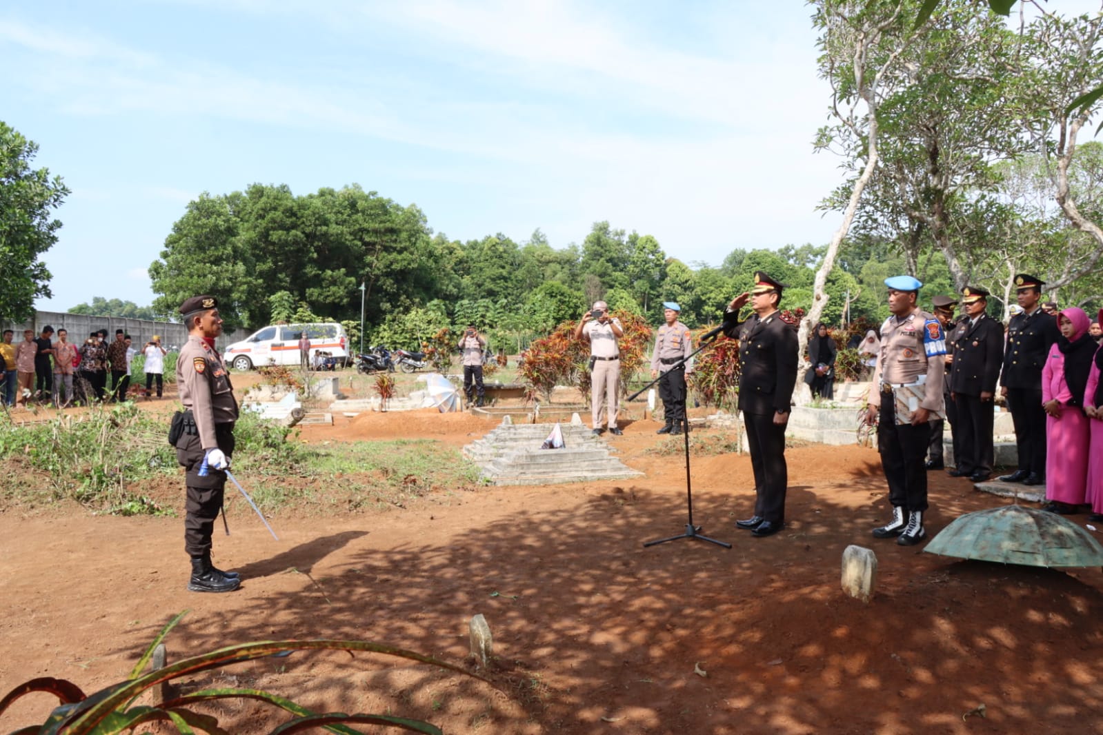 Bhabinkamtibmas meninggal dunia, Wakapolres Lampung Timur Pimpim Upacara Pemakamannya