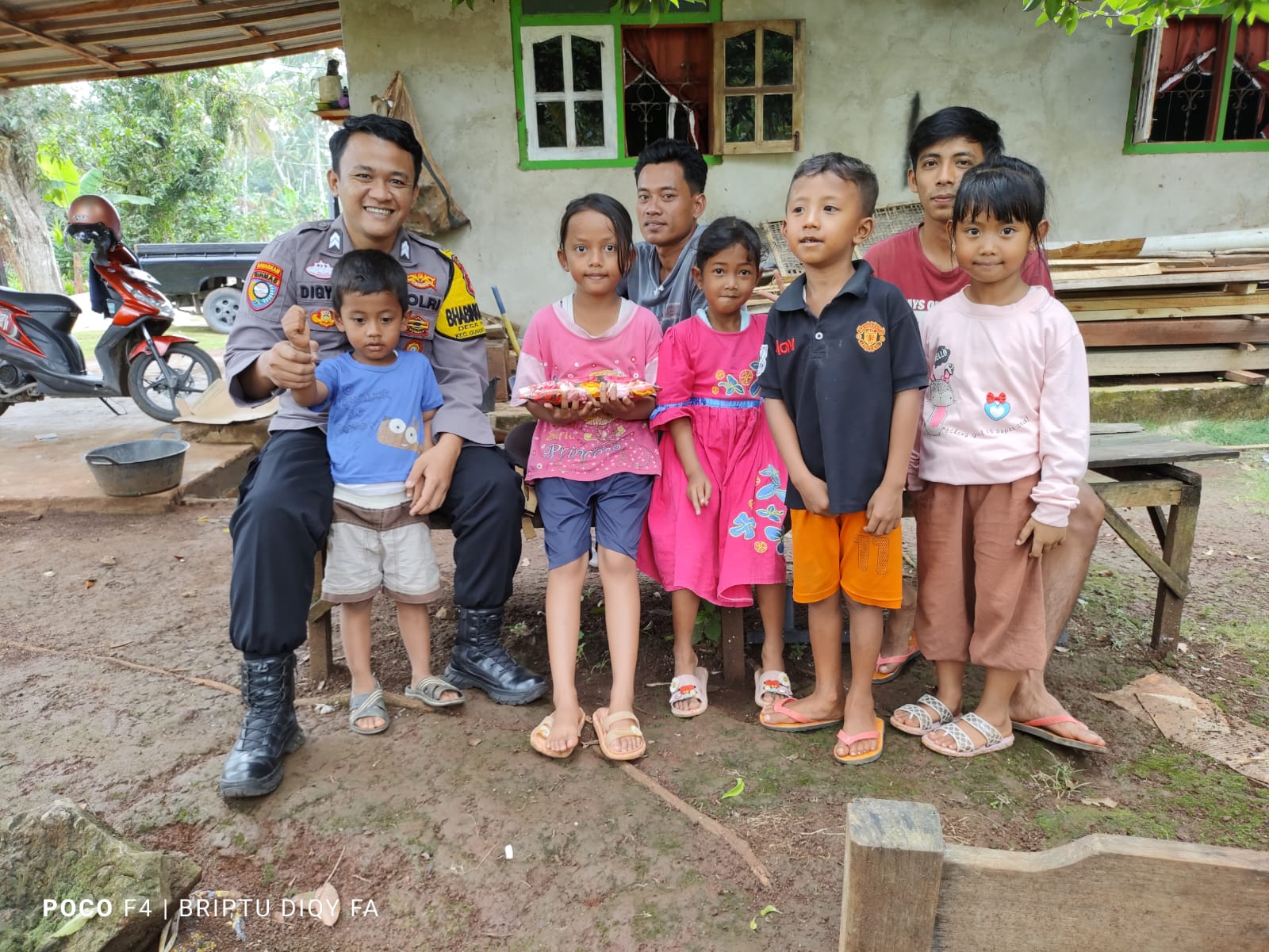 Briptu Diqy, Sosok Polisi Yang Ramah Dan Baik Di Mata Anak Anak