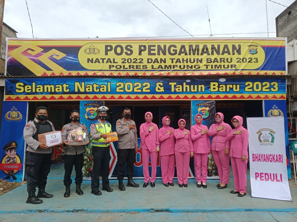Bhayangkari Peduli : Bhayangkari Cabang Lamtim Bagikan Bingkisan Dan Vitamin Ke Pos Pam
