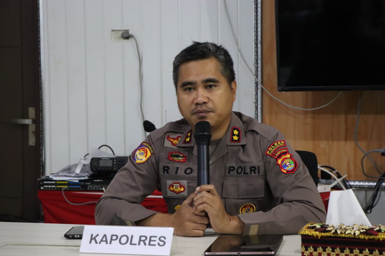Kapolres Pringsewu meminta masyarakat waspada adanya kelompok / organisasi keagamaan yang ingin merubah idelogi bangsa.
