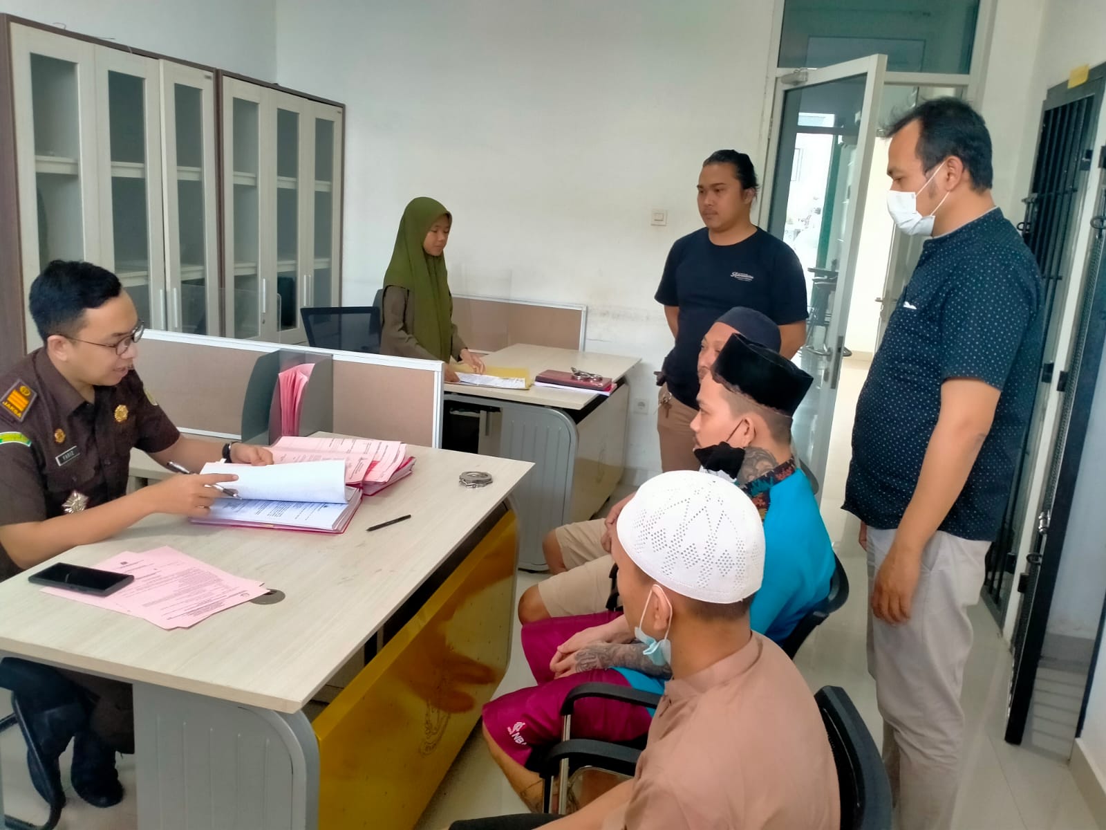 Sat Narkoba Polres Pringsewu, Limpahkan 3 (tiga) Tersangka kepada Jaksa Penuntut Umum (JPU)