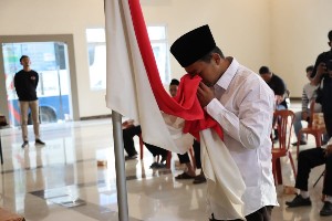 Anggota Khilafatul Muslimin Lampung Tengah baca Ikrar setia Pancasila