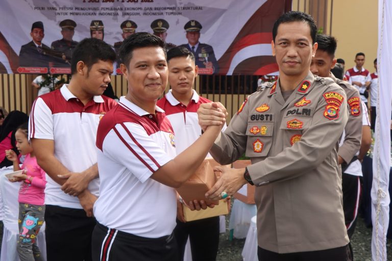 Polres Tubaba Menggelar Jalan Sehat Menyambut Hari Bhayangkara Ke-76
