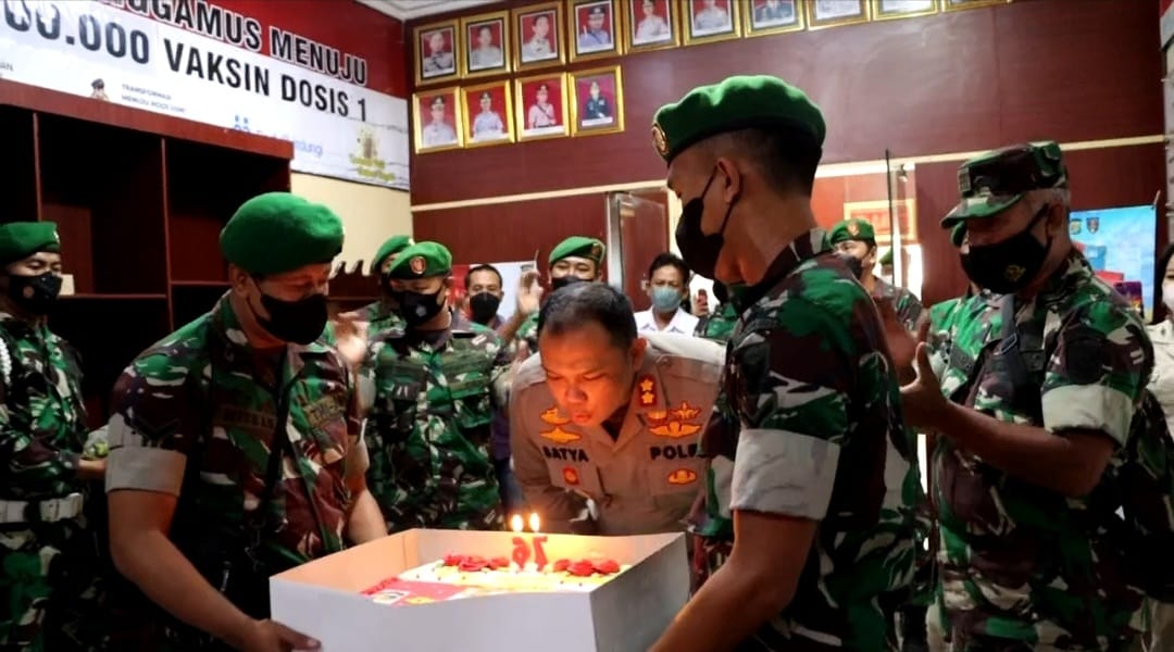 Puluhan Personil TNI Kodim 0424 Serbu Polres Tanggamus