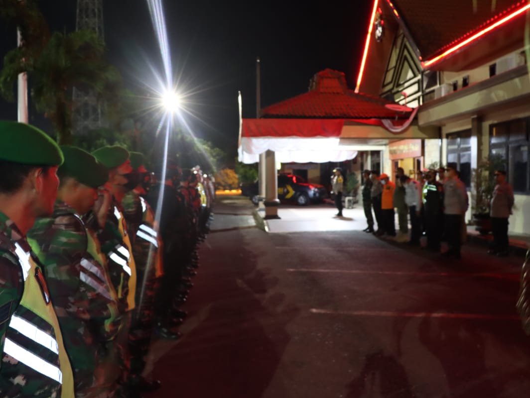 Patroli Skala Besar Pengamanan Malam Takbir Hari Raya Idul Adha 1443 H  Polres Lampung Tengah Bersama Instansi Terkait