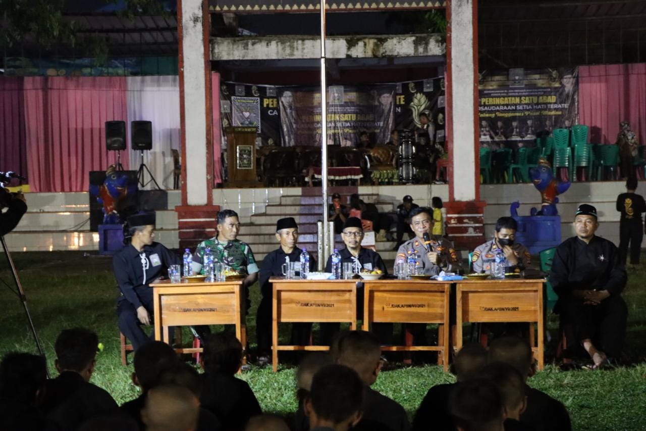 Polres Tanggamus Berikan Penyuluhan Hukum ke Ribuan Warga PSHT di Lapangan Merdeka