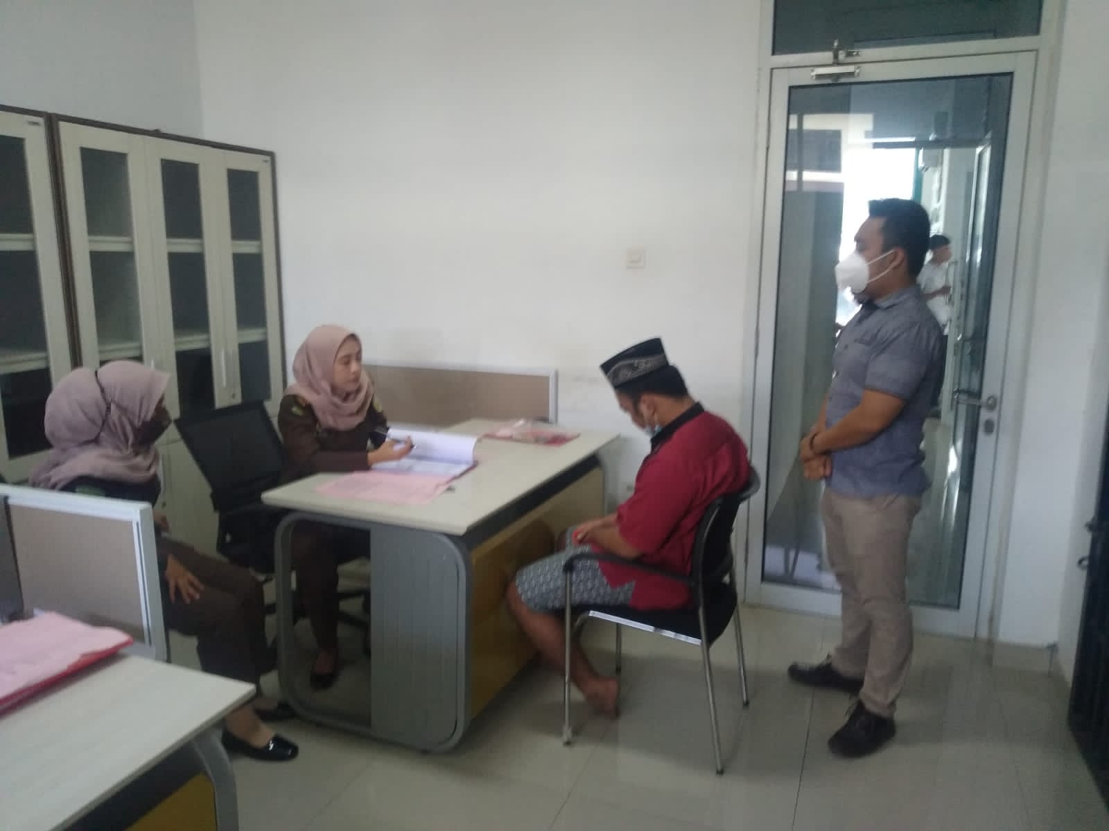 Satnarkoba Polres Pringsewu kembali Limpahkan Tersangka dan Barang Bukti Kasus penyalahgunaan Narkotika Ke JPU