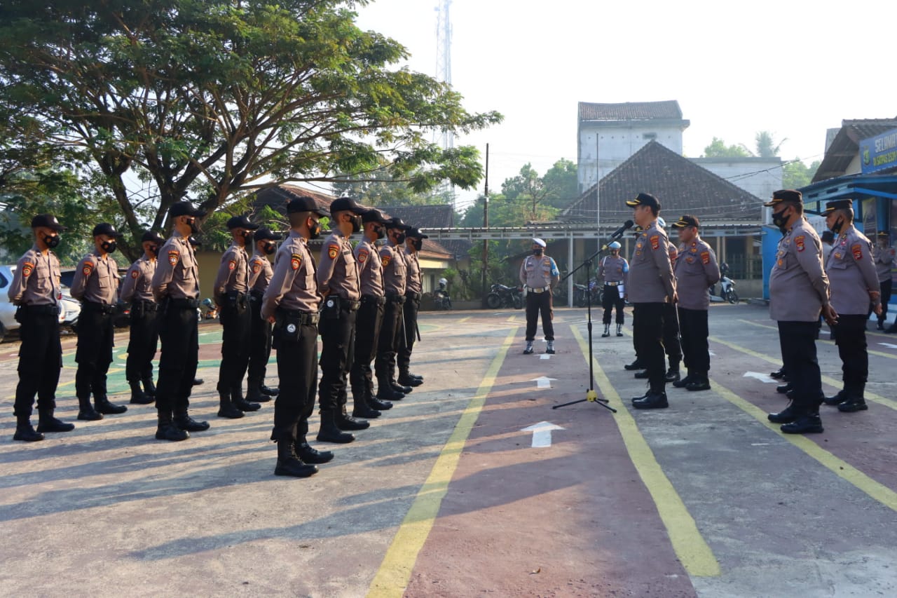 13 Bintara Remaja Polres Pringsewu Jalani Tradisi Pembinaan dan Orientasi Lingkungan