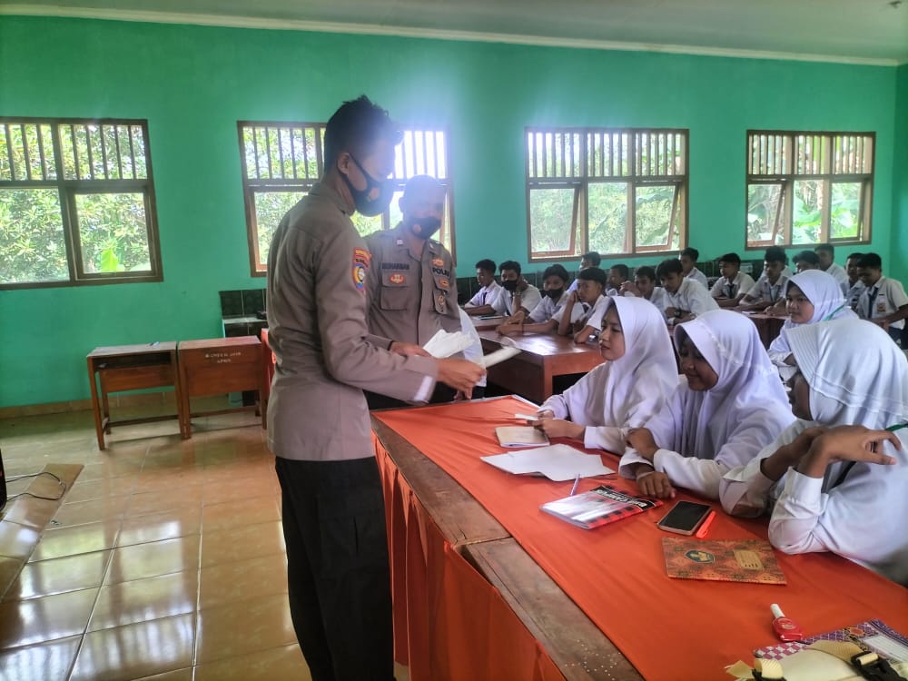 Sat Binmas Polres Mesuji Berikan Penyuluhan Kepada Pelajar SMA