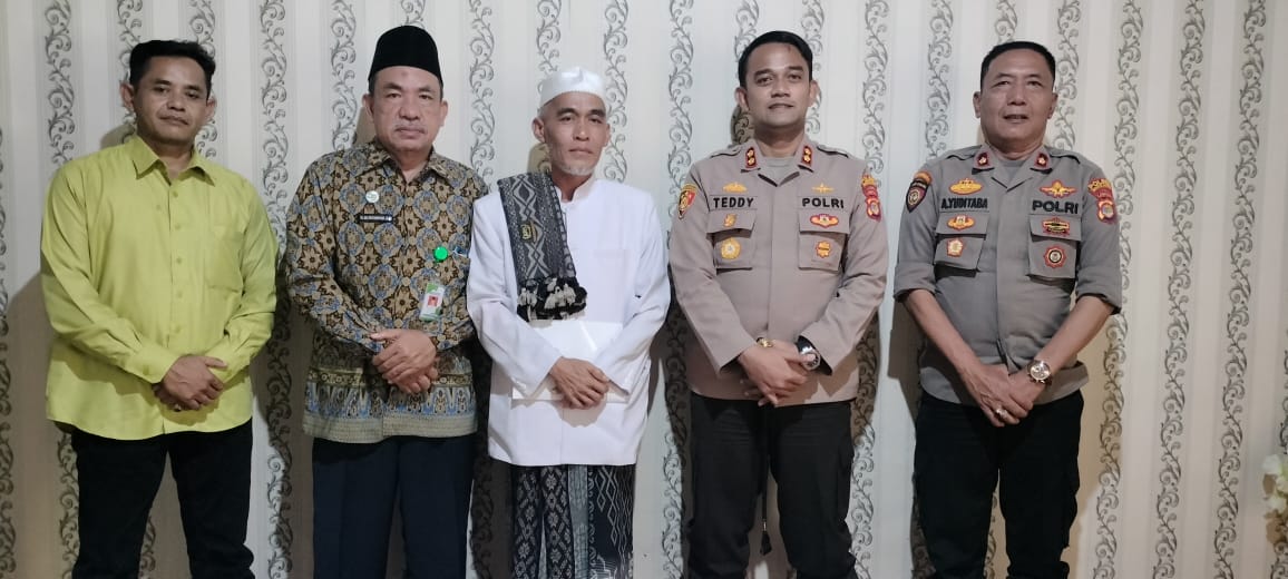 Sambangi Ketua MUI Kabupaten Way Kanan, Kapolres Ajak Jaga Kamtibmas