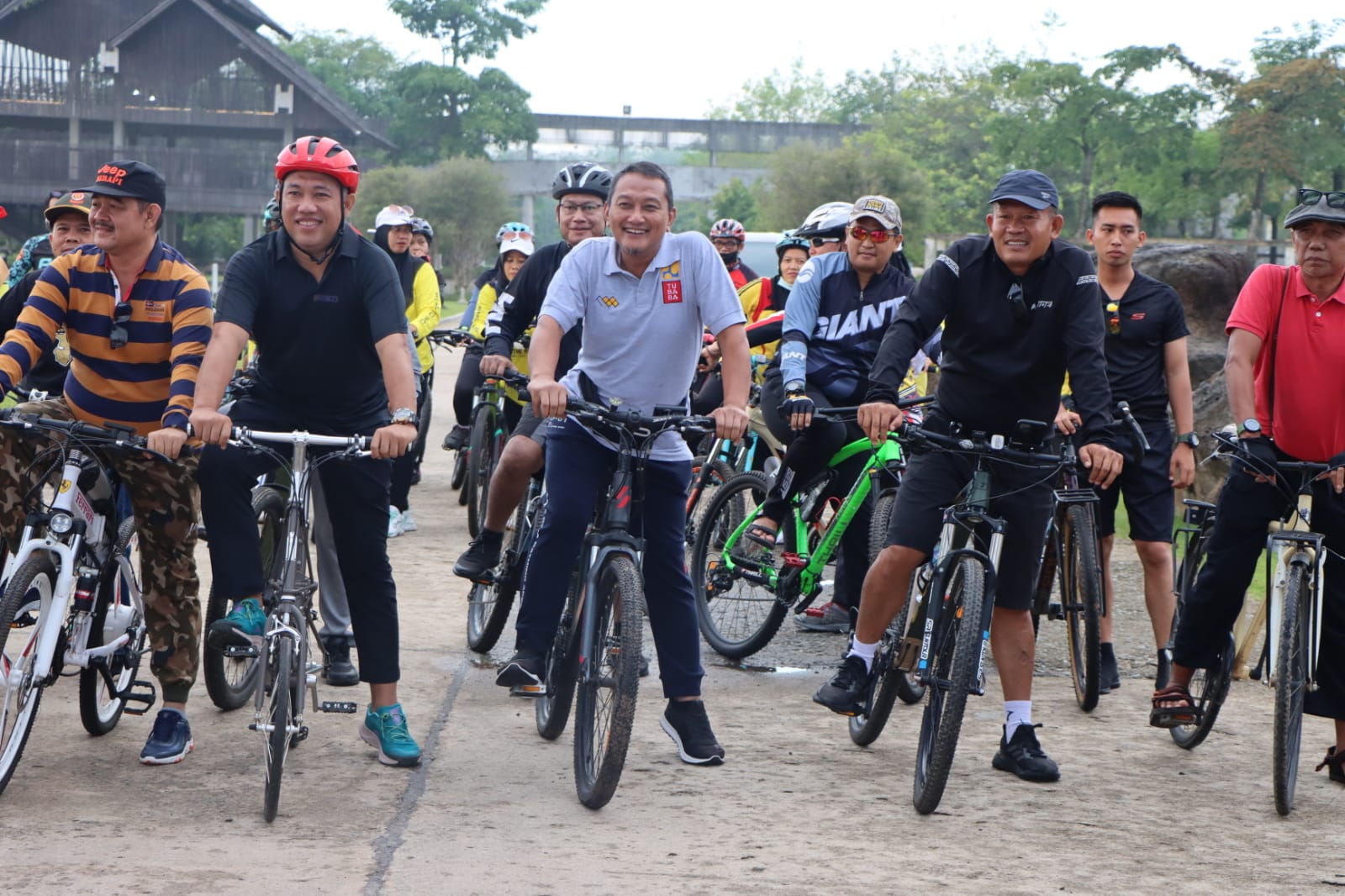 Fun Bike HUT ke-76 Bhayangkara Momen Pererat Kedekatan dengan Masyarakat