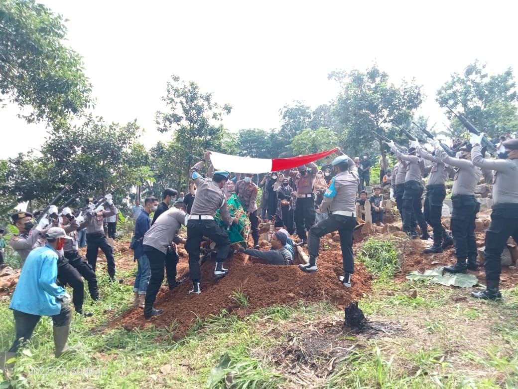 Turut Berduka, Kapolresta Bandar Lampung Takziah kerumah Duka Almarhum Aiptu Harun Al Rasyid