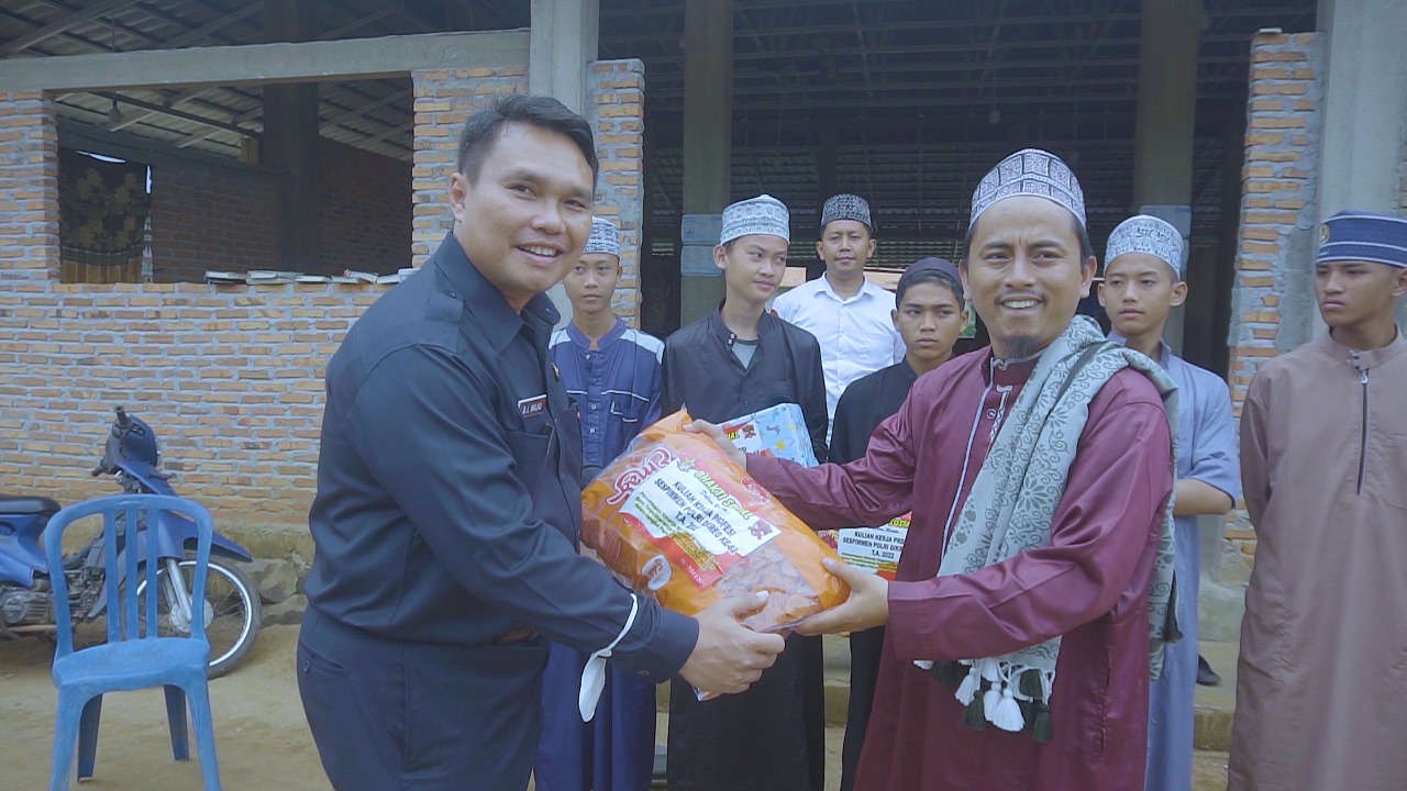 Serdik Sespimmen Polri Angkatan 62 berikan Bansos di Ponpes Lampung Timur