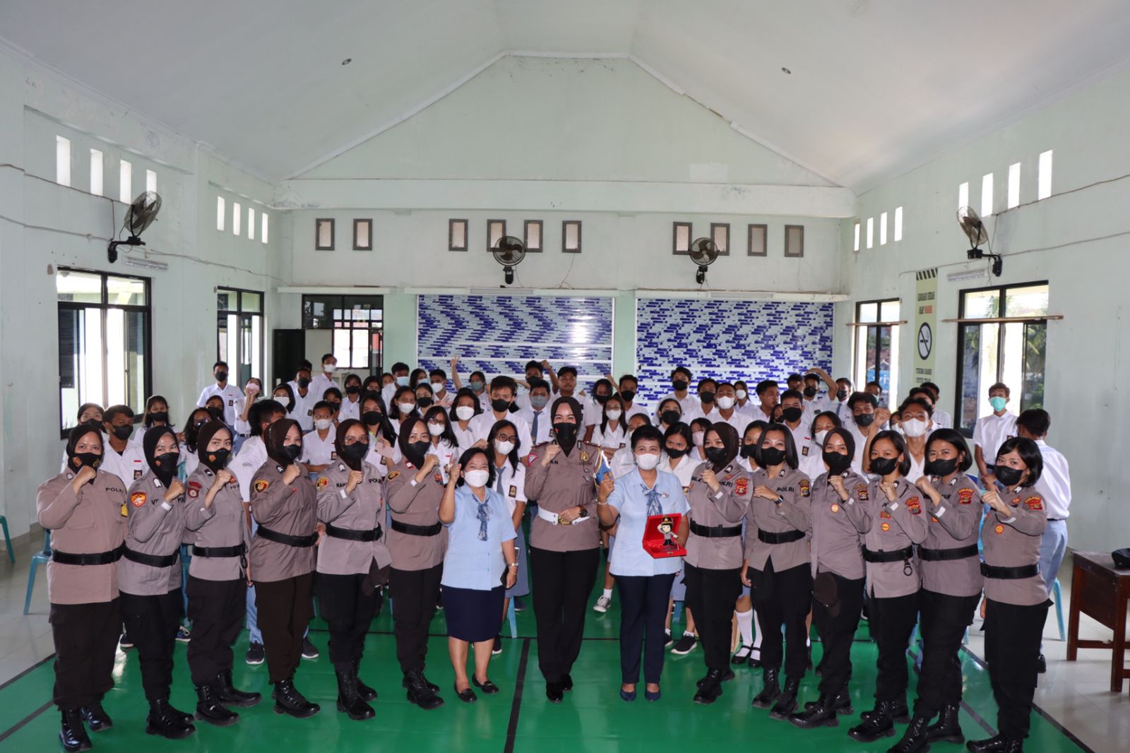 Srikandi Polres Pringsewu ajak pelajar bijak bermedia sosial dan hindari kenakalan remaja