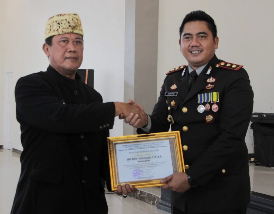 HUT RI ke-77, Polres Lampung Tengah Terima Penghargaan dari Tokoh Masyarakat
